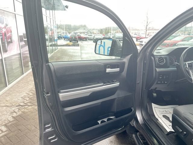 2017 Toyota Tundra SR5 5.7L V8