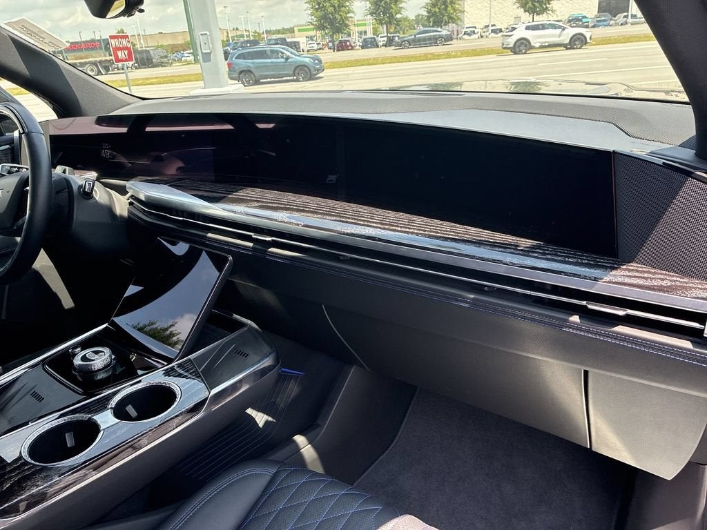 2025 Cadillac ESCALADE IQ Luxury 1