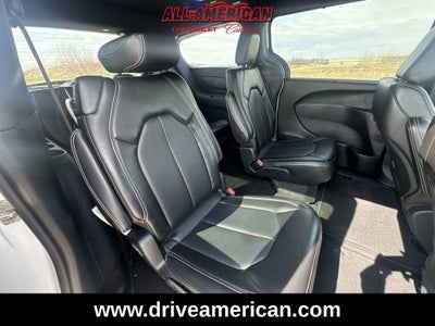 2025 Chrysler Pacifica Select