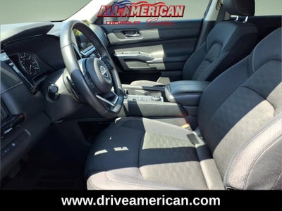 2024 Nissan Pathfinder SV