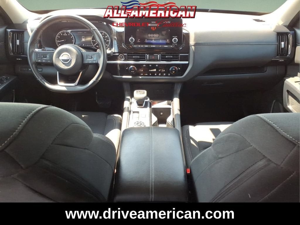 2024 Nissan Pathfinder SV