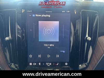 2024 Volvo XC60 Plus Dark Theme