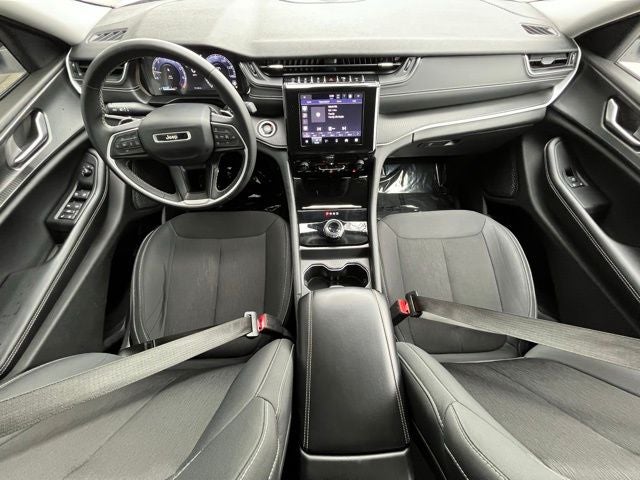 2023 Jeep Grand Cherokee L Laredo 4x4