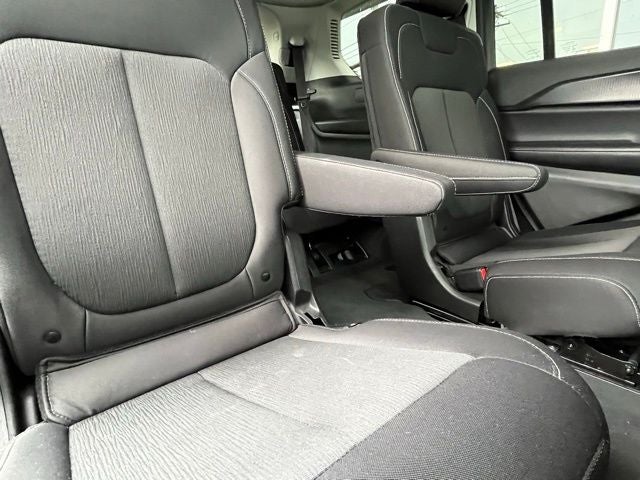 2023 Jeep Grand Cherokee L Laredo 4x4