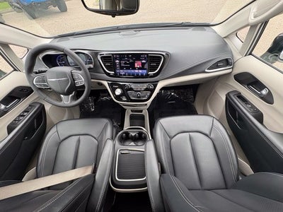 2024 Chrysler Pacifica Hybrid Select
