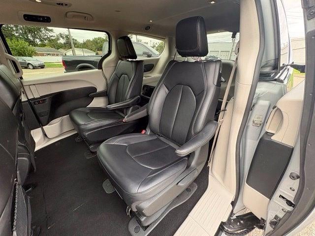 2024 Chrysler Pacifica Hybrid Select