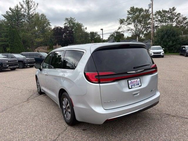 2024 Chrysler Pacifica Hybrid Select