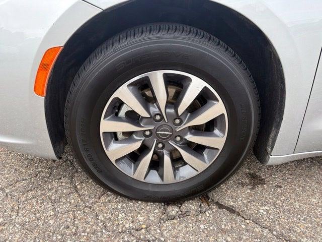 2024 Chrysler Pacifica Hybrid Select