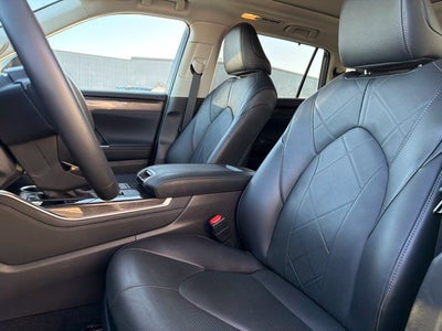 2026 Toyota Highlander Hybrid Platinum