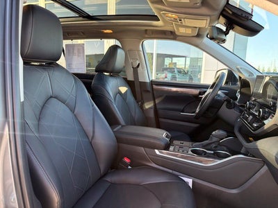 2026 Toyota Highlander Hybrid Platinum