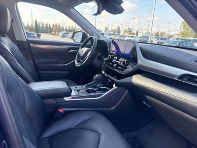 2025 Toyota Highlander Hybrid Platinum