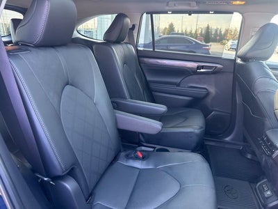 2025 Toyota Highlander Hybrid Platinum