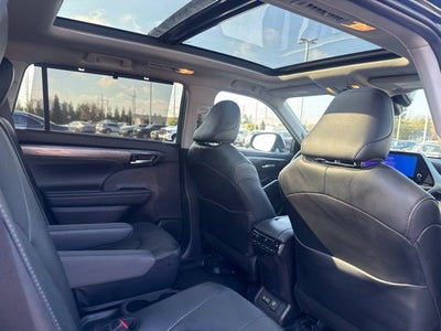 2025 Toyota Highlander Hybrid Platinum