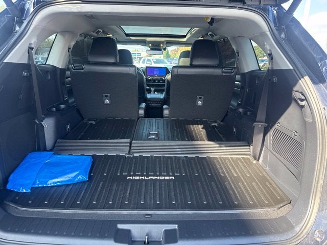 2025 Toyota Highlander Hybrid Platinum