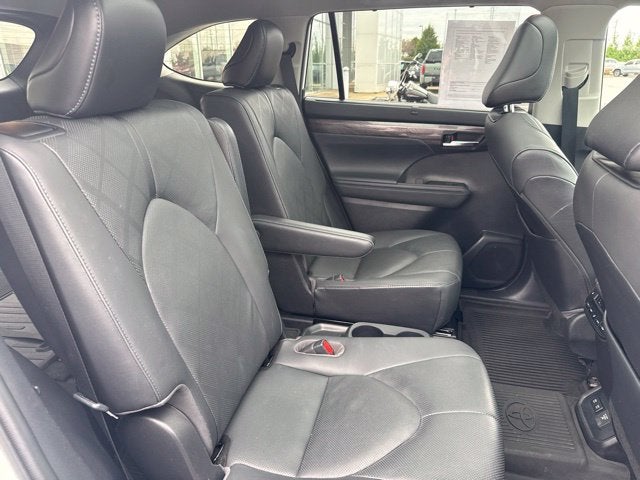 2021 Toyota Highlander Hybrid Platinum