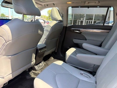 2025 Toyota Highlander Platinum