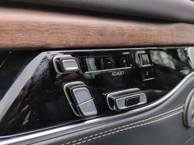 2023 Jeep Grand Wagoneer L Base