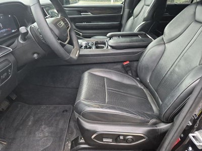 2023 Jeep Wagoneer Base