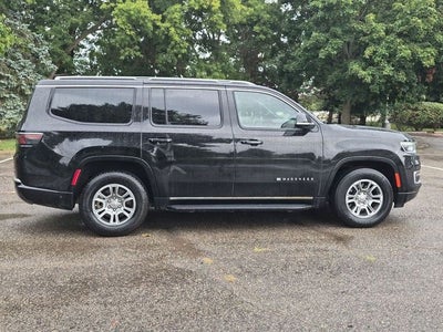 2023 Jeep Wagoneer Base