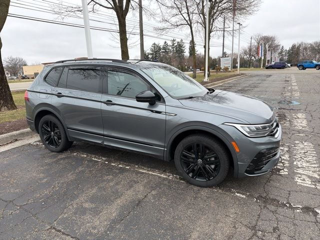 2022 Volkswagen Tiguan 2.0T SE R-Line Black