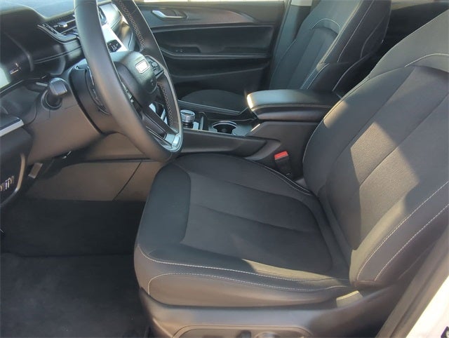 2023 Jeep Grand Cherokee Laredo 4x4