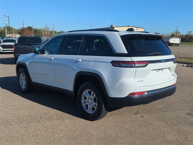 2023 Jeep Grand Cherokee Laredo 4x4