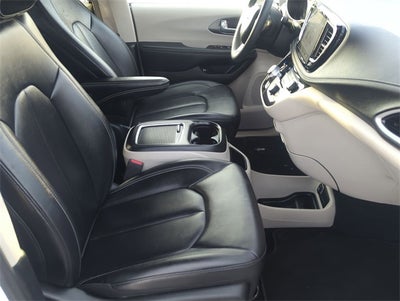 2024 Chrysler Pacifica Hybrid Select