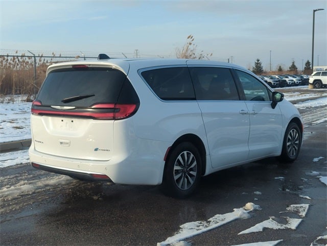 2024 Chrysler Pacifica Hybrid Select
