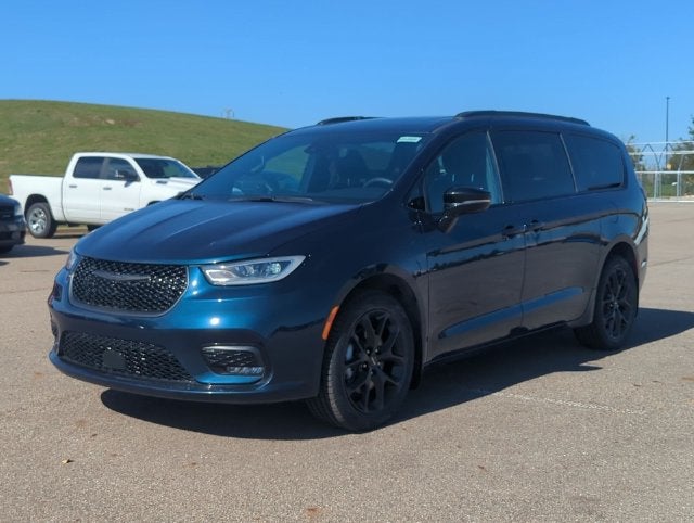 2025 Chrysler Pacifica Limited AWD