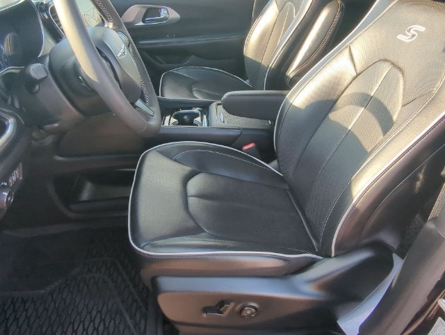 2025 Chrysler Pacifica Limited AWD