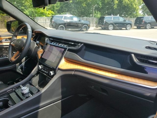 2022 Jeep Grand Cherokee Summit