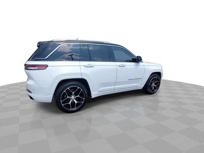 2022 Jeep Grand Cherokee Summit