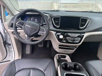 2024 Chrysler Pacifica Hybrid Select