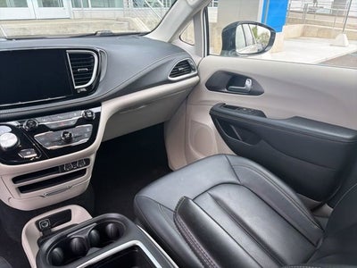 2024 Chrysler Pacifica Hybrid Select