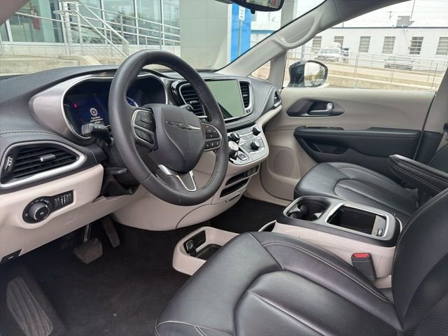 2024 Chrysler Pacifica Hybrid Select