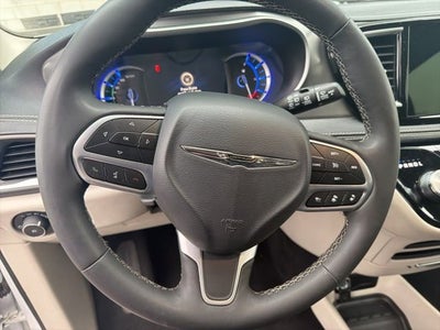 2024 Chrysler Pacifica Hybrid Select