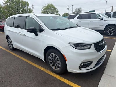 2024 Chrysler Pacifica Hybrid Select