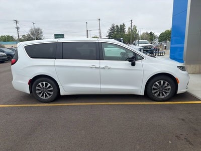 2024 Chrysler Pacifica Hybrid Select