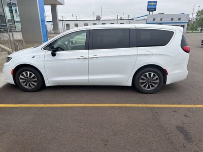 2024 Chrysler Pacifica Hybrid Select