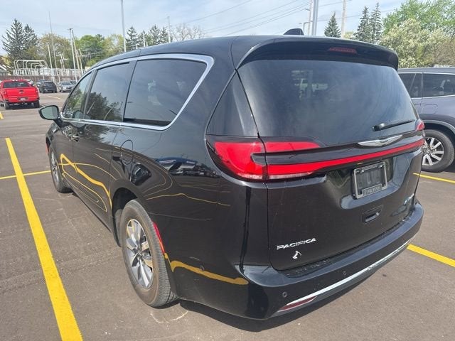 2025 Chrysler Pacifica Hybrid Select