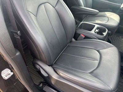 2025 Chrysler Pacifica Hybrid Select