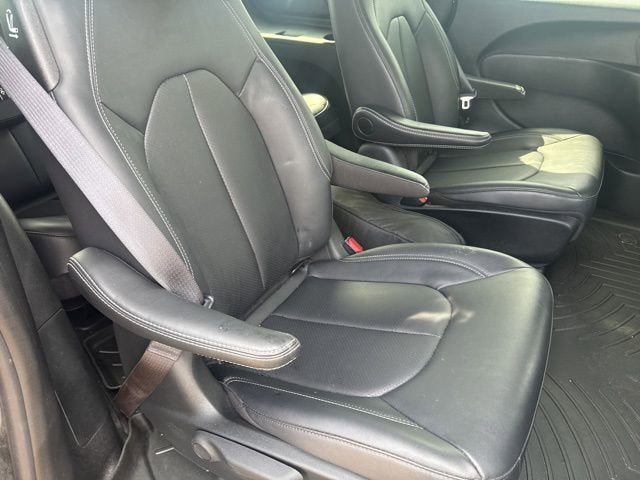 2025 Chrysler Pacifica Hybrid Select