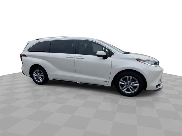 2021 Toyota Sienna XLE