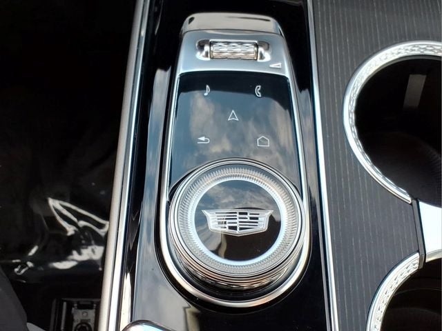 2024 Cadillac LYRIQ Luxury 2