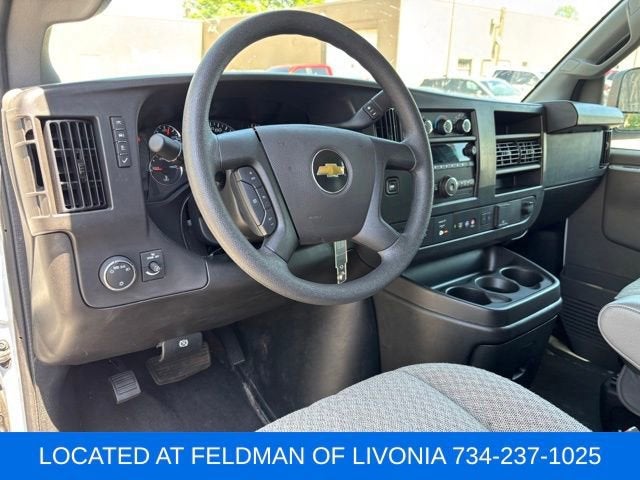 2025 Chevrolet Express Passenger 1LT