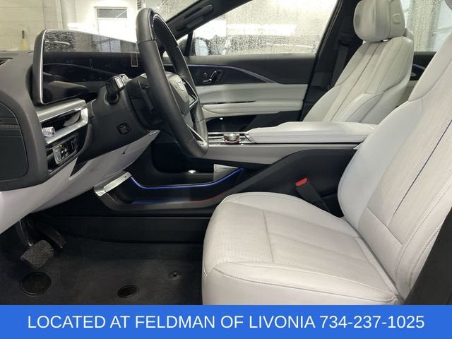 2024 Cadillac LYRIQ Luxury 2