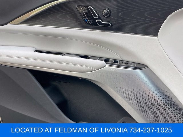 2024 Cadillac LYRIQ Luxury 2
