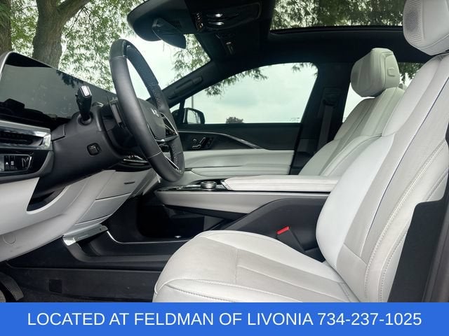 2024 Cadillac LYRIQ Luxury 2