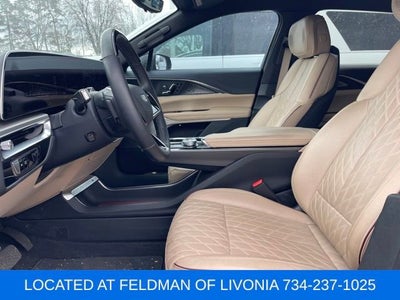 2024 Cadillac LYRIQ Luxury 3