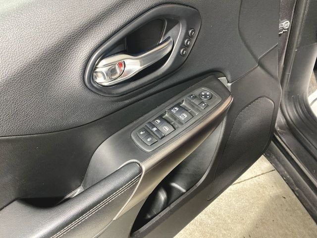 2019 Jeep Cherokee Limited FWD